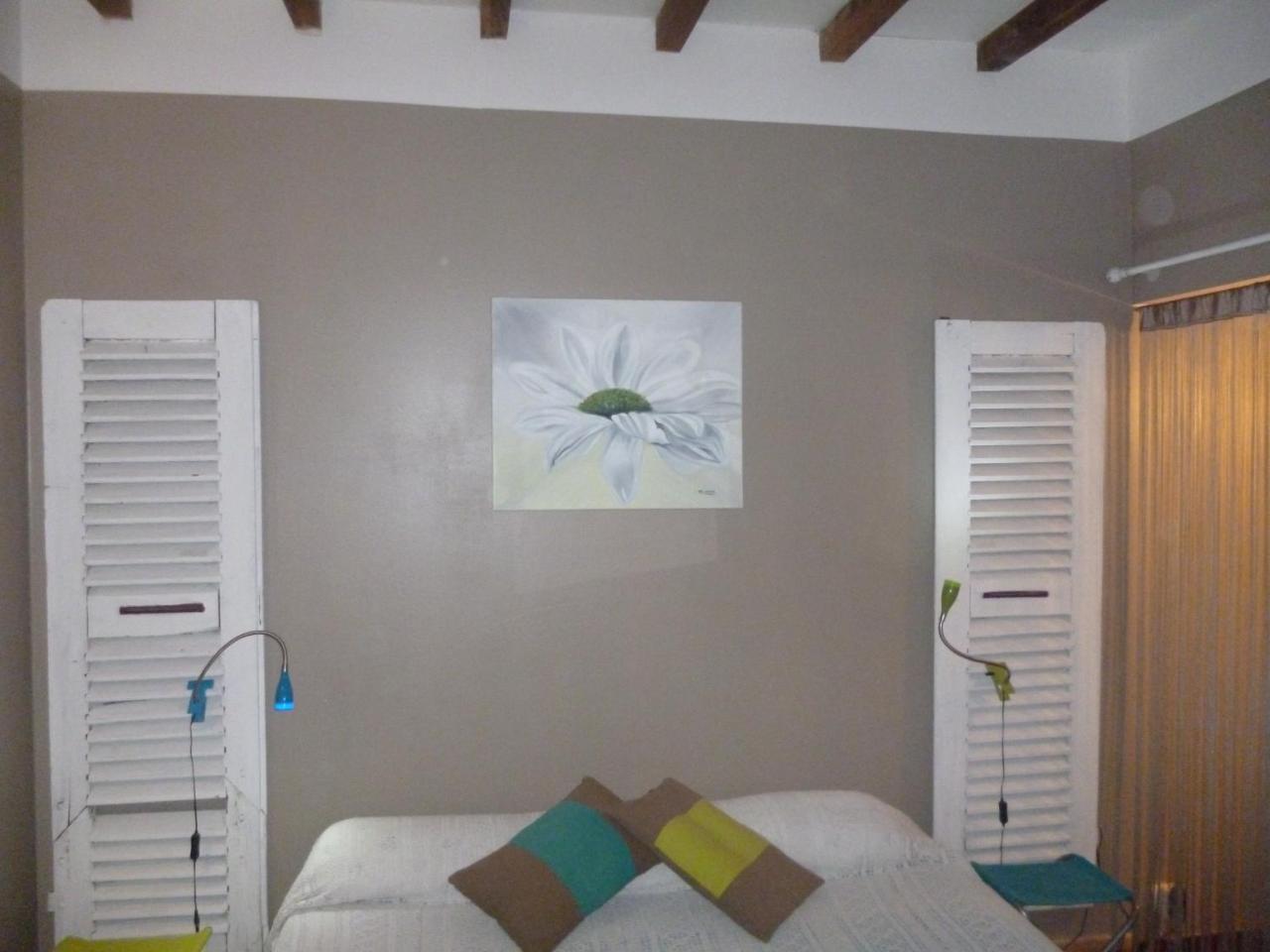 Chambres D'Hotes La Rose Des Vents Ginestas Экстерьер фото